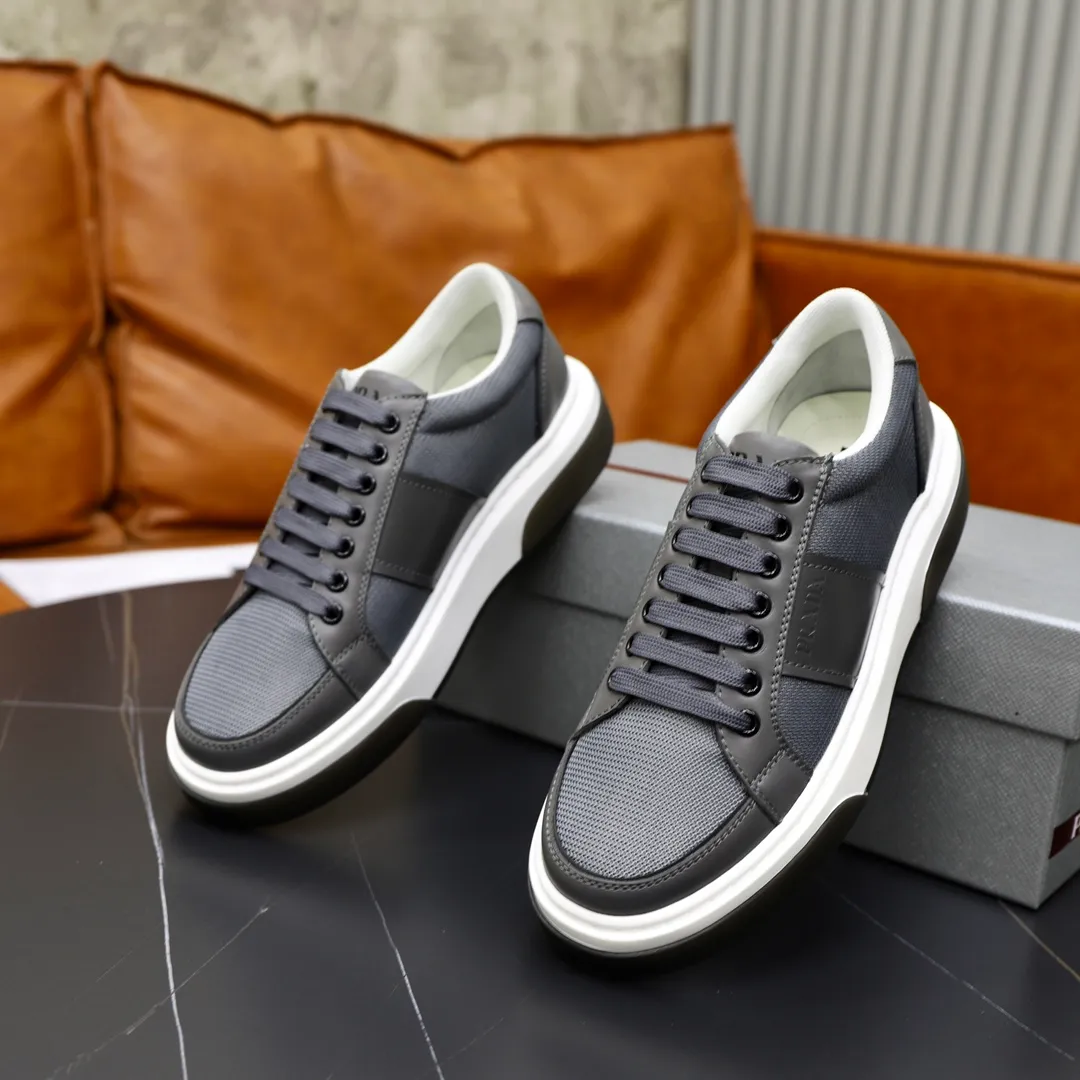 Ex-factory price: 680💰Top original order Brand: PRADA (Prada) Standard code: Men's size 38/44 (45 can be customized) Grade: Same as the official website Material: Original cowhide stitched with imported cloth, cowhide lining, original combination of two-color wear-resistant soft outsole Style category: casual sports version, young fashion, European and American trend, British style Color: actual picture color